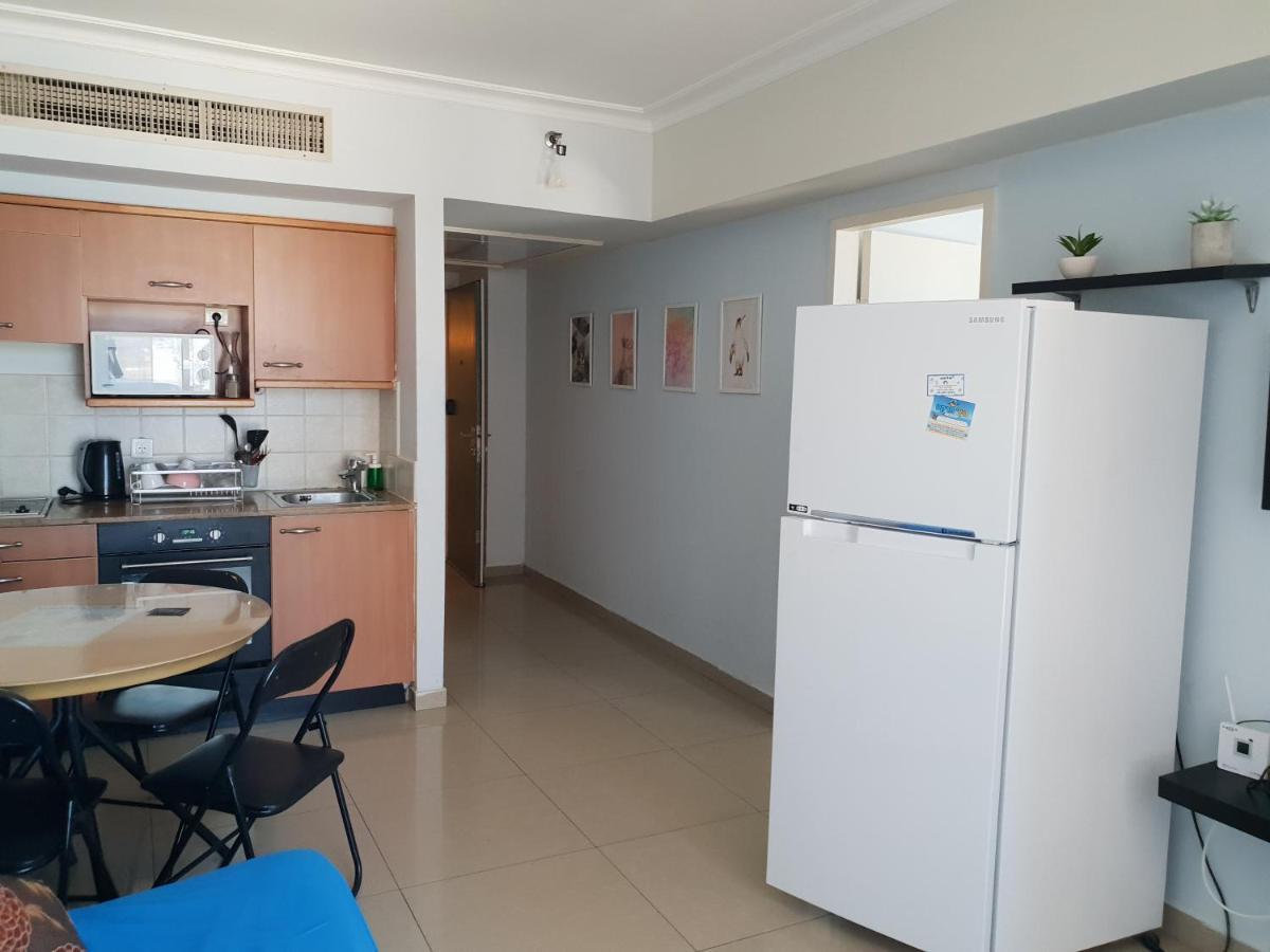 Beach Apartments Хайфа Екстериор снимка