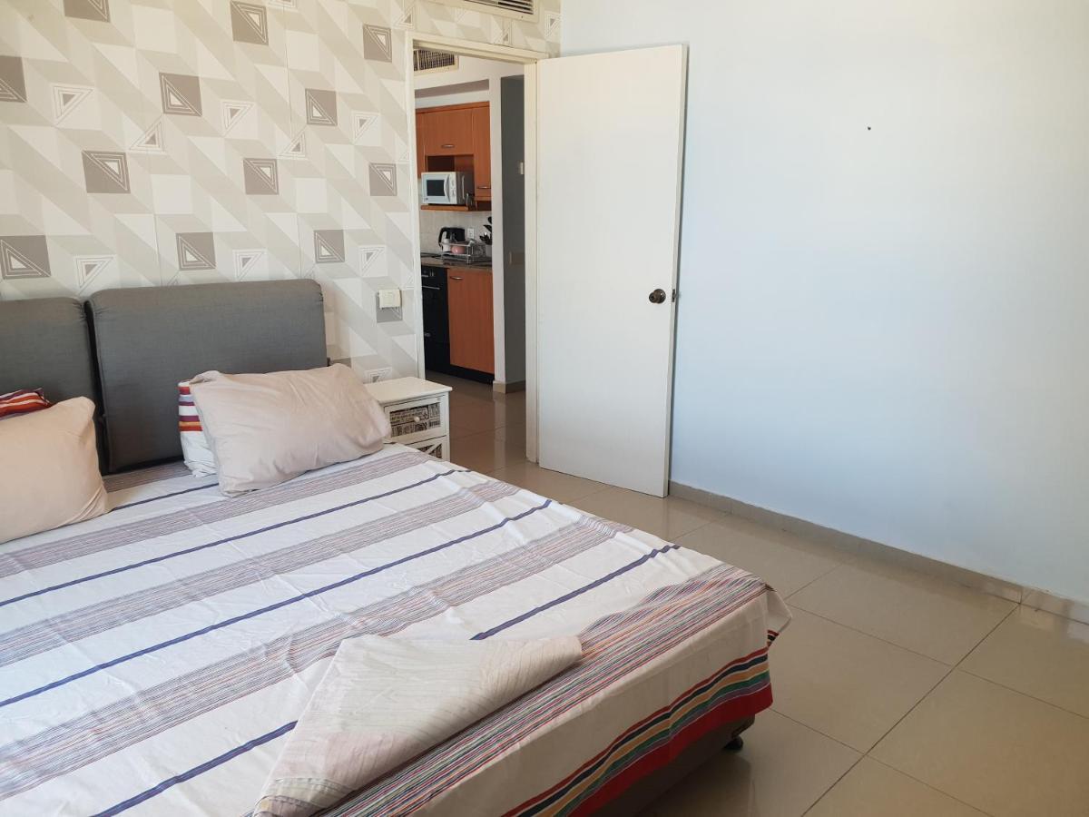 Beach Apartments Хайфа Екстериор снимка