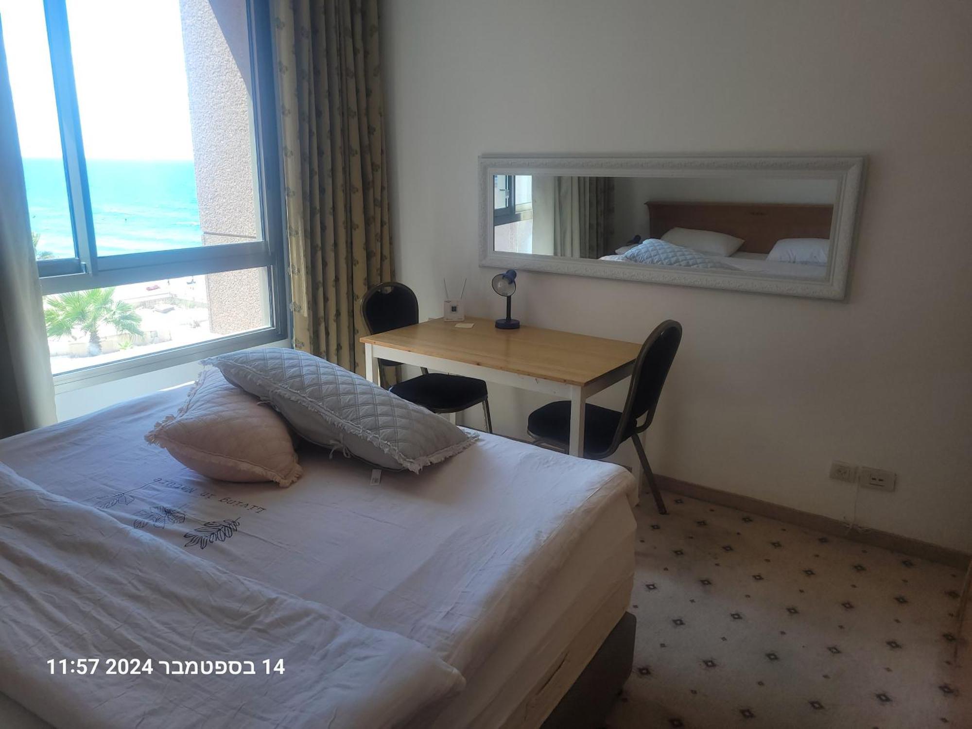 Beach Apartments Хайфа Екстериор снимка